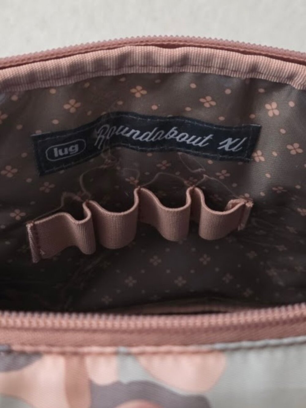 Lug CAMO ROSE Roundabout XL Crossbody - Picture 7 of 12